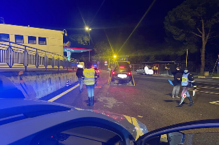 Auto contro muro di cemento nel Pescarese: morti due giovani